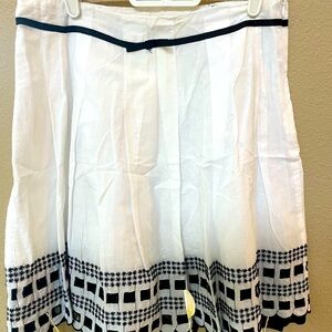 Sweet black and white linen skirt. Joe Benbasset size 5.